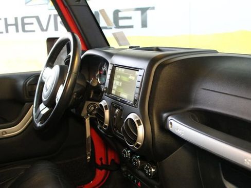 Used 2015 Jeep Wrangler Unlimited Sahara w/ Dual Top Group AWD/4WD image 12