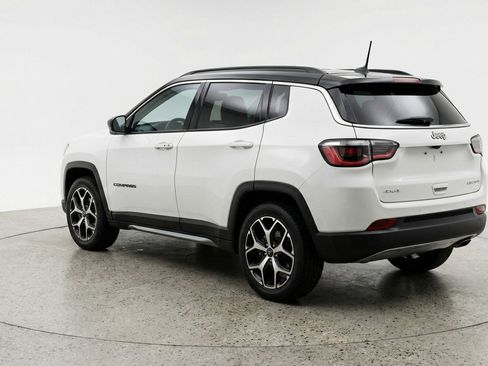 Used 2025 Jeep Compass Limited image 5