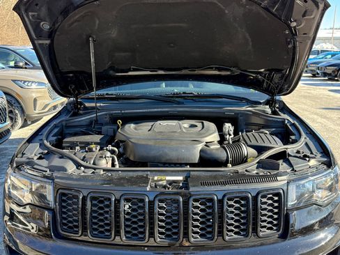 Used 2019 Jeep Grand Cherokee Laredo image 15