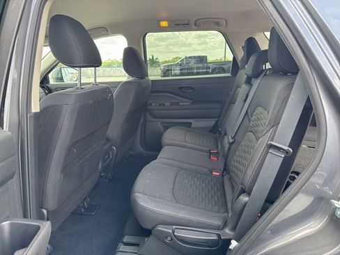 Used 2025 Nissan Pathfinder SV image 9