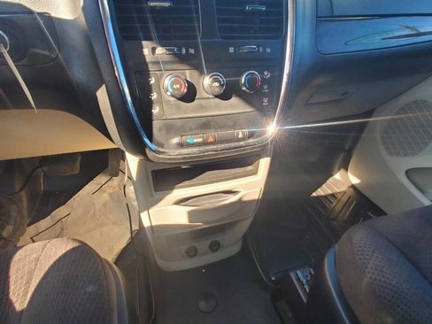 Used 2014 RAM C/V Tradesman image 16