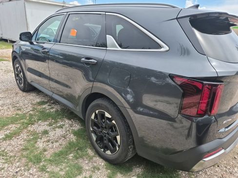 Used 2024 Kia Sorento S FWD image 2
