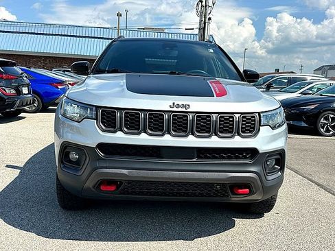 Used 2025 Jeep Compass Trailhawk AWD/4WD image 8