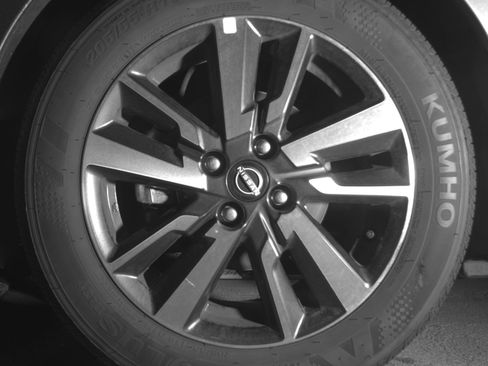 Used 2025 Nissan Versa SV FWD image 12