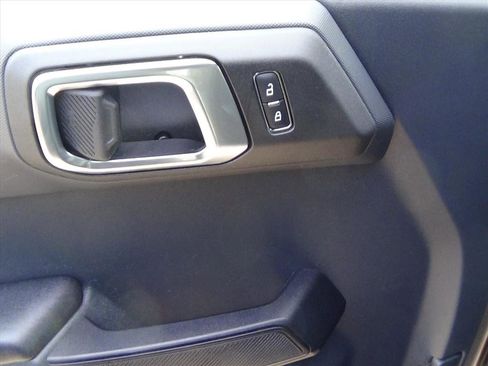 Used 2025 Ford Bronco Big Bend image 16