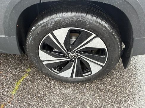 New 2026 Volkswagen Taos SE AWD/4WD image 22