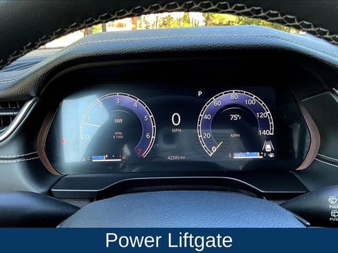 Used 2024 Jeep Grand Cherokee Limited image 10