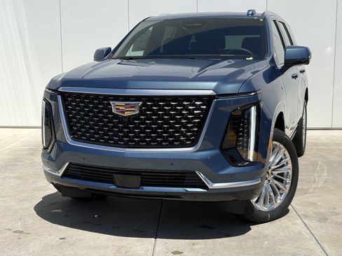 New 2026 Cadillac Escalade Luxury AWD/4WD image 1