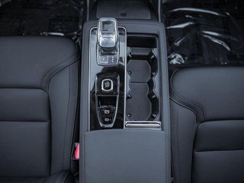 New 2026 Volvo XC90 B6 Plus w/ Protection Package Premier image 23