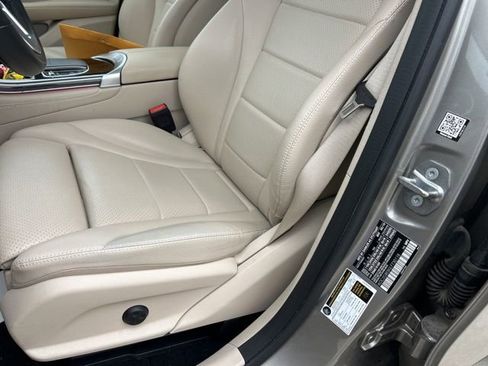 Used 2020 Mercedes-Benz GLC 300 4MATIC image 13