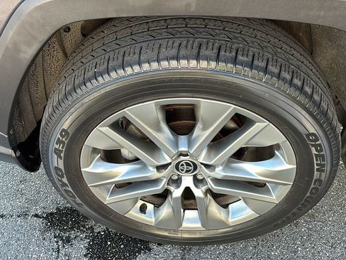 Used 2021 Toyota RAV4 XLE Premium FWD image 33