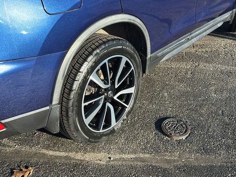 Used 2018 Nissan Rogue SL w/ Premium Package image 8