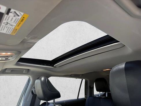 Used 2022 Toyota Highlander XLE AWD/4WD image 14
