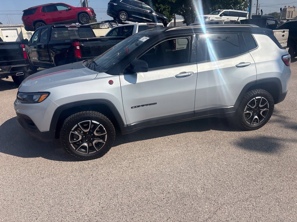 Used 2025 Jeep Compass Trailhawk AWD/4WD image 6