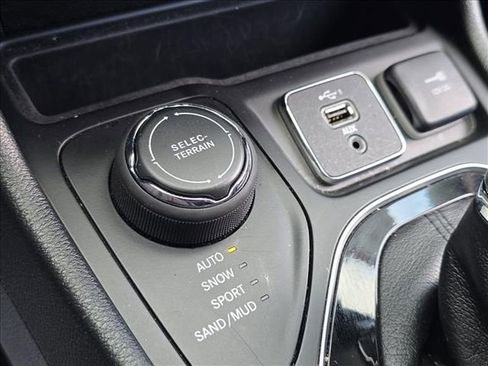 Used 2023 Jeep Cherokee Altitude Lux image 18