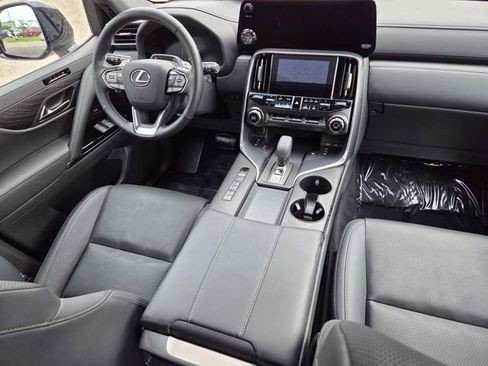 Used 2025 Lexus LX 700h Overtrail AWD/4WD image 32