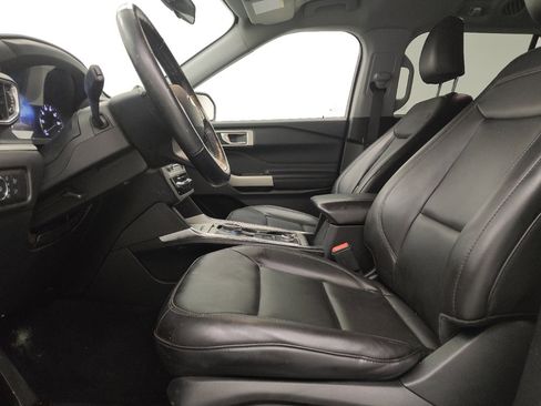 Used 2022 Ford Explorer XLT w/ Equipment Group 202A AWD/4WD image 17