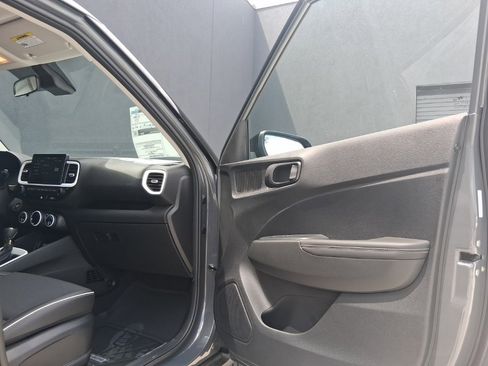 New 2025 Hyundai Venue Limited image 9