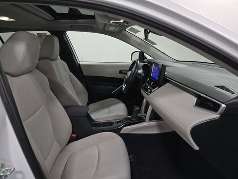 Used 2023 Toyota Corolla Cross LE image 8