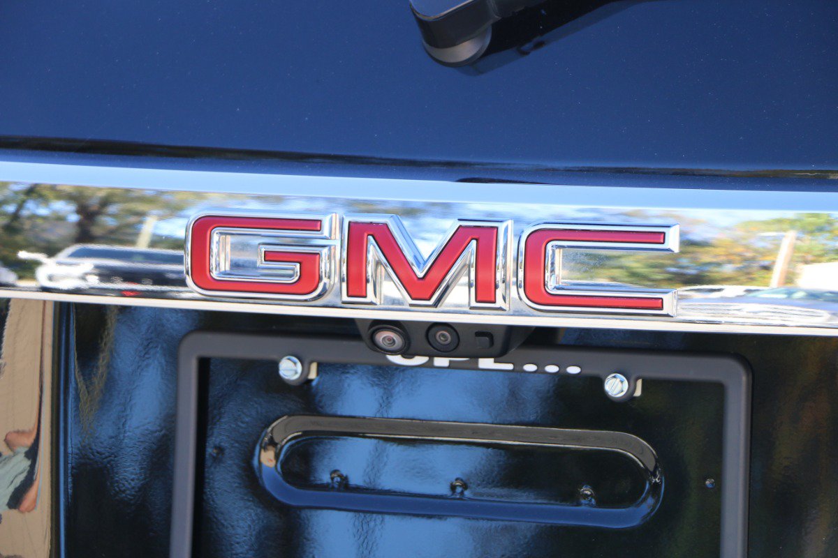 Used 2023 GMC Acadia Denali w/ Denali Ultimate Package FWD image 5