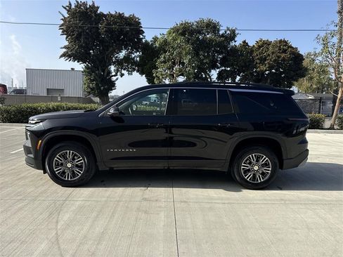Used 2024 Chevrolet Traverse LT image 6
