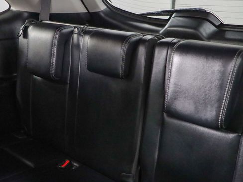 Used 2018 Toyota Highlander SE image 25