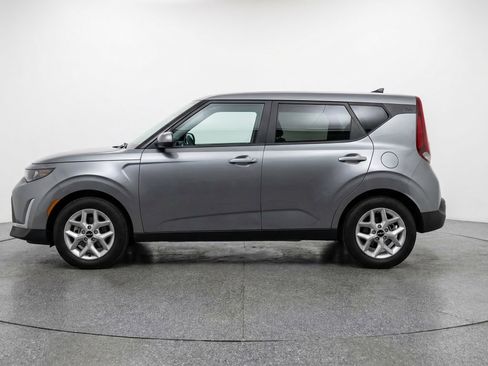 Used 2025 Kia Soul LX w/ LX Technology Package image 5
