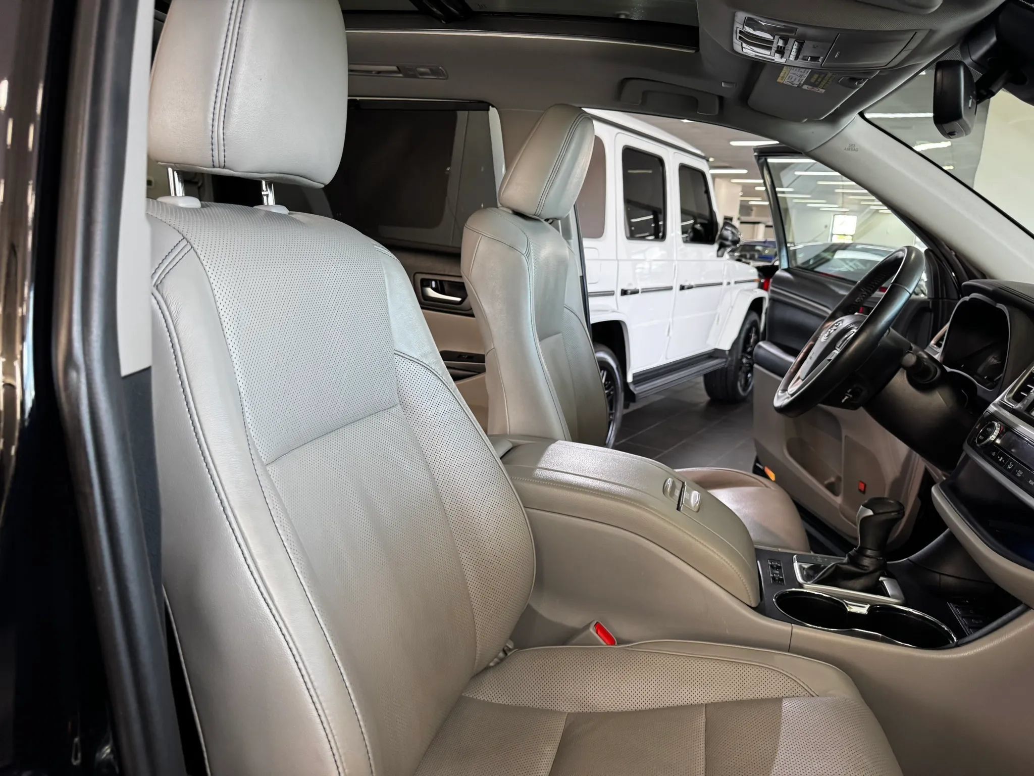 Used 2019 Toyota Highlander Limited Platinum w/ Protection Package #3 AWD/4WD image 13