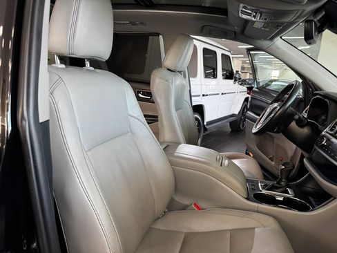 Used 2019 Toyota Highlander Limited Platinum w/ Protection Package #3 AWD/4WD image 13