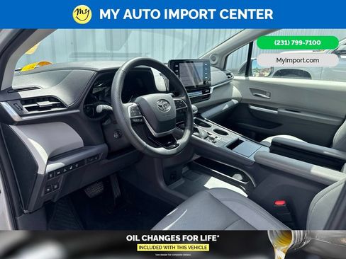 Used 2022 Toyota Sienna Limited AWD/4WD image 8