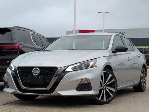 Used 2021 Nissan Altima 2.5 SR image 2
