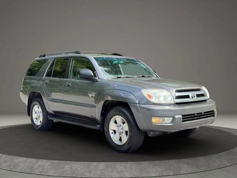 Used 2005 Toyota 4Runner SR5 RWD image 3
