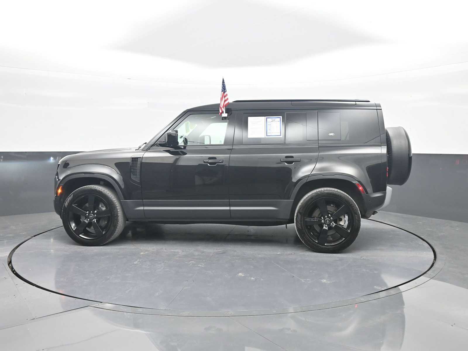 Used 2023 Land Rover Defender 110 SE AWD/4WD image 4