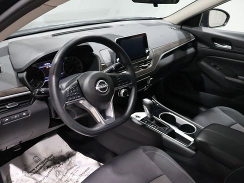 Used 2024 Nissan Altima 2.5 SV image 16