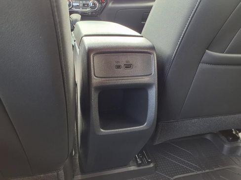 Used 2025 Chevrolet Trax RS w/ Sunroof Package FWD image 15