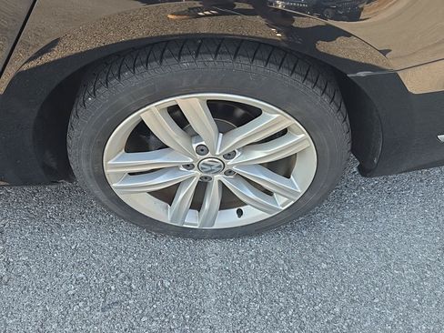 Used 2019 Volkswagen Passat 2.0T Wolfsburg w/ Wheels & Sunroof Package FWD image 11