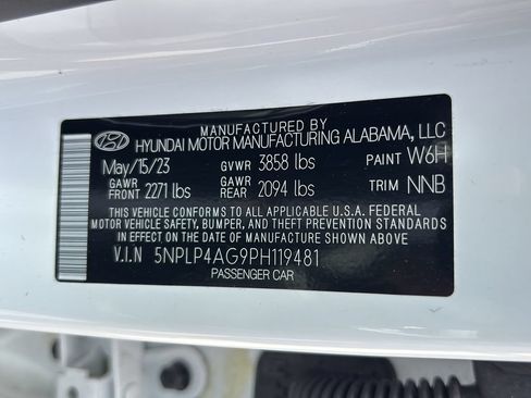 Certified 2023 Hyundai Elantra Limited FWD image 40