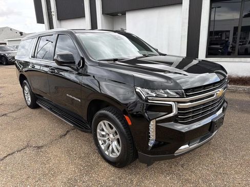 Used 2023 Chevrolet Suburban LT RWD image 4