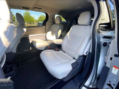 Used 2021 Toyota Sienna LE w/ LE Plus Package FWD image 26