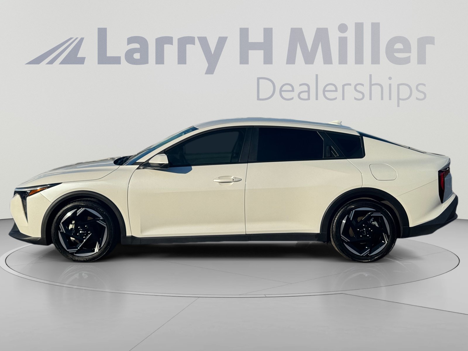 Used 2025 Kia K4 EX FWD image 2