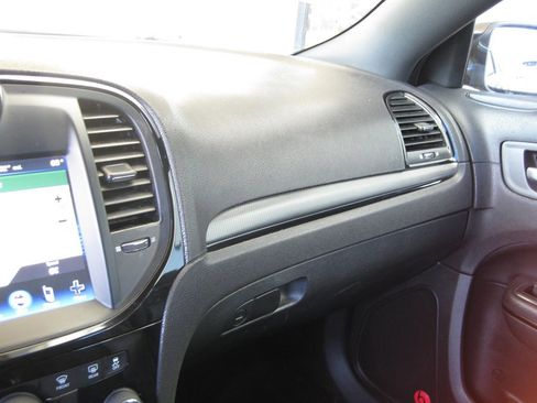 Used 2014 Chrysler 300 S image 20