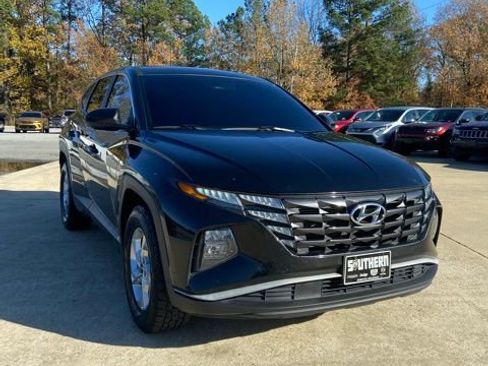 Used 2023 Hyundai Tucson SE image 2