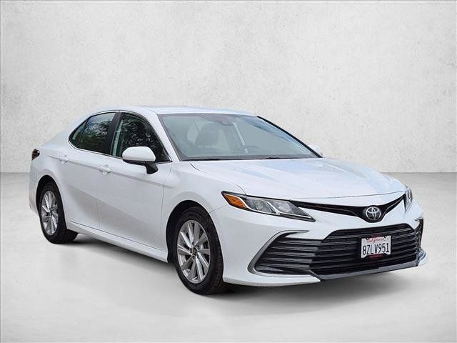 Used 2022 Toyota Camry LE FWD image 3