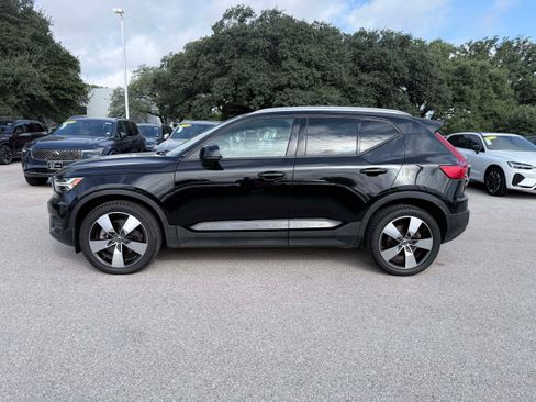 Used 2020 Volvo XC40 T5 Momentum w/ Protection Package AWD/4WD image 3