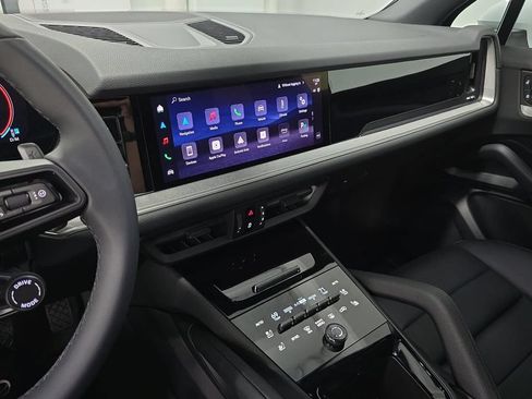 Certified 2026 Porsche Cayenne AWD/4WD image 15