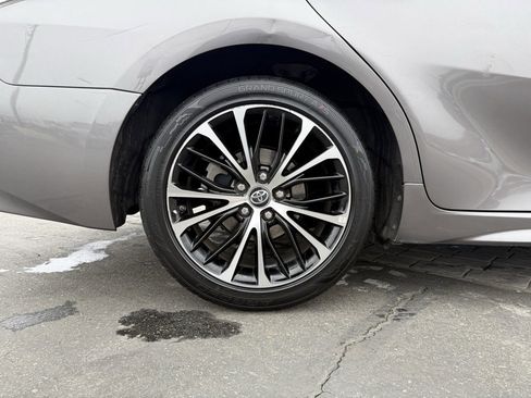 Used 2018 Toyota Camry SE image 11