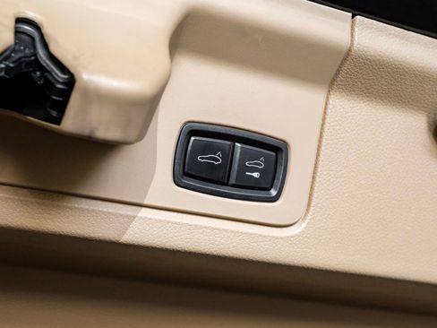 Used 2015 Porsche Panamera S w/ Premium Package Plus image 47