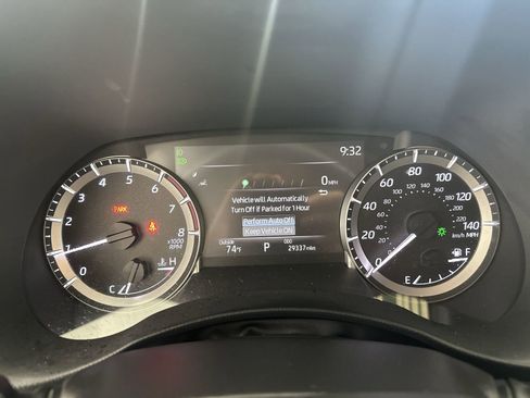 Used 2025 Toyota Highlander LE FWD image 15
