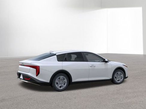 Used 2025 Kia K4 LX image 6