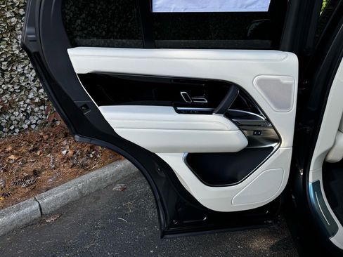 New 2025 Land Rover Range Rover SE image 14
